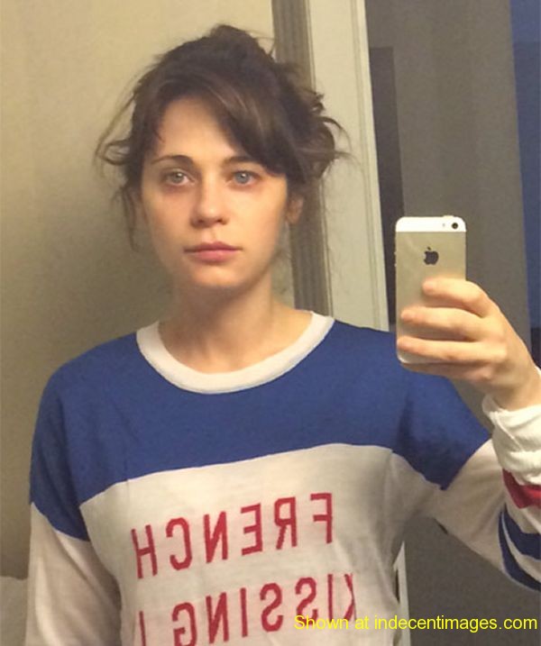 Zooey Deschanel makeup-free selfie