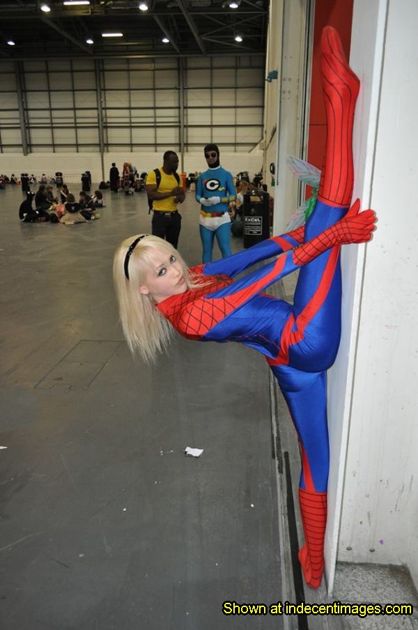 Cosplay girl spreads her legs