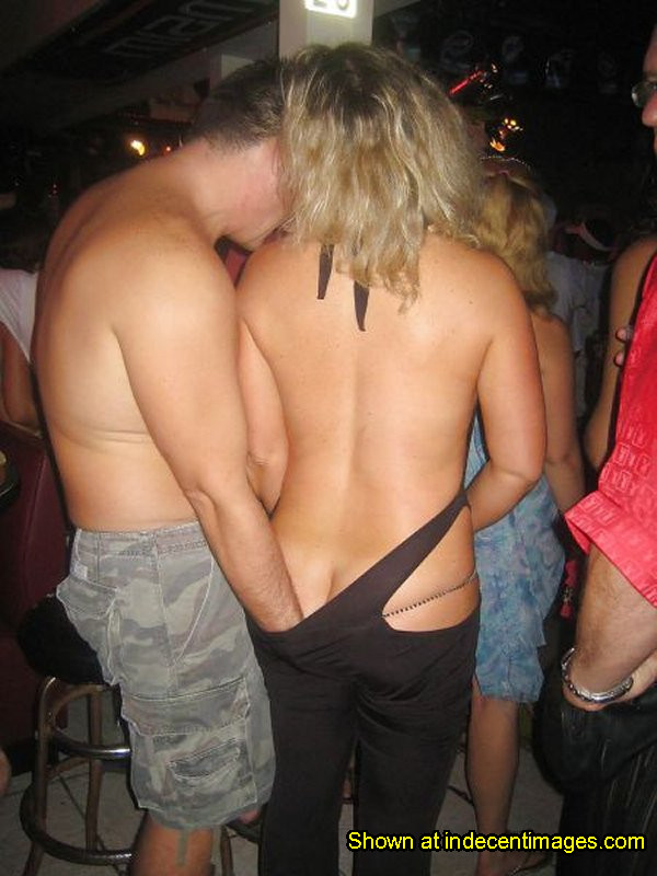 Making her wet in the bar